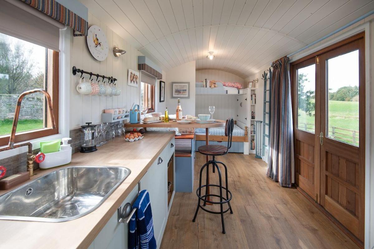Cow Parsley Shepherd'S Hut 特维德上游的贝里克 外观 照片