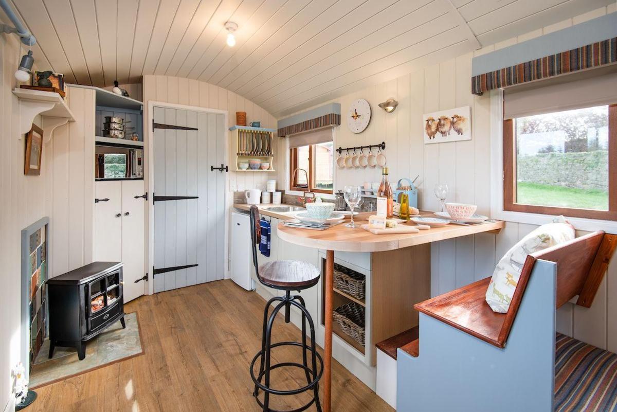 Cow Parsley Shepherd'S Hut 特维德上游的贝里克 外观 照片