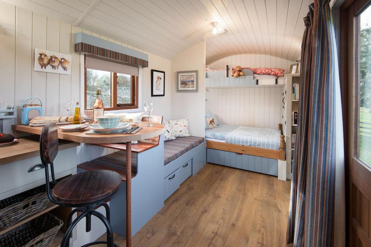 Cow Parsley Shepherd'S Hut 特维德上游的贝里克 外观 照片